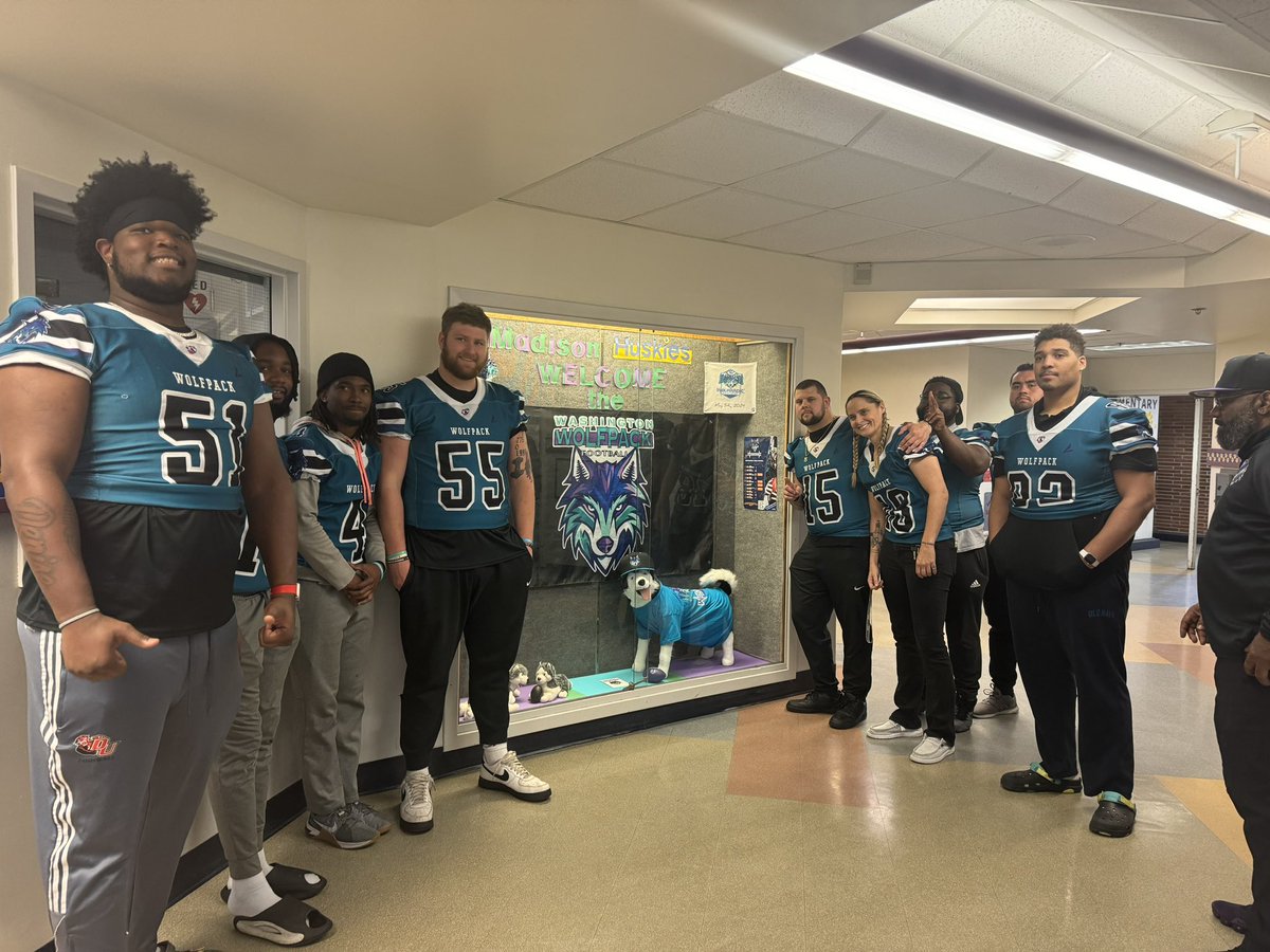 Today was a real game changer at Madison! 🐺🏈Thanks to the Washington Wolfpack Football Team for an awesome visit. The excitement was off the charts! @AflWashington <a href="/EverettSchools/">Everett Public Schools.WA</a> <a href="/EPS_Region1/">Cathy Woods</a>