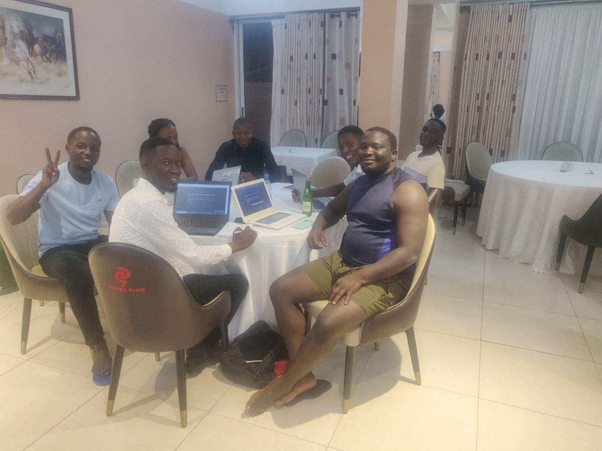 toeknee_rukidi's tweet photo. "Strategizing for growth with the team at @inthingHQ - exciting things to come! @its_kuremu #teamwork #growth #inthing" https://t.co/npEahWA0gD