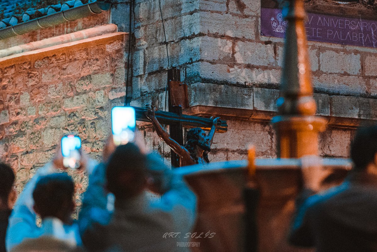 🌟 Faltan 290 días para Semana Santa. 🕯️ El pueblo de Jaén contempla con emoción al Cristo de la Expiración a su salida del templo. ✨ #SemanaSantaJaen #JuevesSanto #Jaén #Expiración #SanBartolomé 🕊️ <a href="/HExpiracionJaen/">Hermandad Expiración</a>