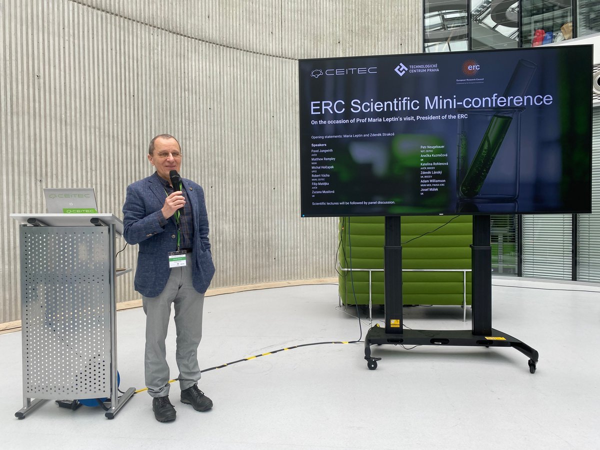 PavelTomancak's tweet photo. Zdeněk Strakoš highlights the extremely influential and well-structured activities of #Czech #ERCExpertGroup in nurturing the next generation of Czech #ERC grantees. Generously supported by @CharlesUniPRG @MasarykUni @CzechAcademy and the Technology Center.  @CEITEC_Brno https://t.co/5zjvL426FA