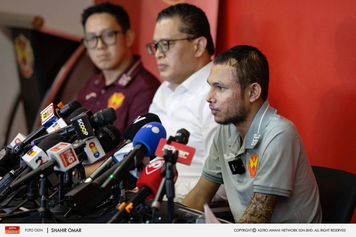 501Awani's tweet photo. “Saya beritahu isteri saya, keluarga saya termasuk abang saya, saya tidak kisah hilang gaji puluhan ribu dan nak balik kampung. Saya hanya mahu hidup tenang, saya boleh ambil gaji RM50 sehari janji keluarga saya selamat saya tak nak hidup dalam ketakutan.

“Apa yang berlaku ini di luar jangkaan, saya tak boleh terima keluarga saya dalam ketakutan,” kata tonggak utama pasukan bola sepak Selangor FC, Faisal Halim.

📷: Astro AWANI/ Shahir Omar

#AWANInews