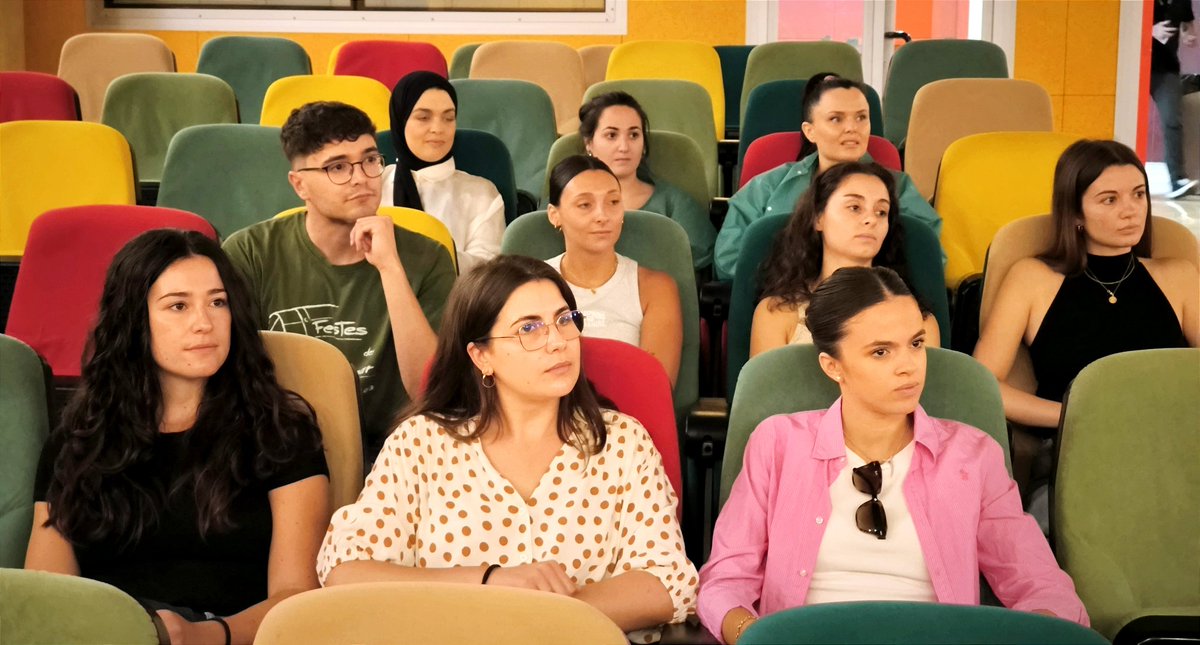 HospitaldeInca's tweet photo. 👋🏻 Jornada d´acollida a les infermeres i TCAI que estaran amb nosaltres durant els mesos d´estiu per a cobertura de vacances
🏥 Benvingudes a l'Hospital d'Inca
#orgullhcin
@ibsalut @SalutGOIB @manuelaG_Romero @javiurenam @FerrerXisco @AnaBatanas @quique_gibert @ZafortezaConcha https://t.co/Oq4ntuVPLX