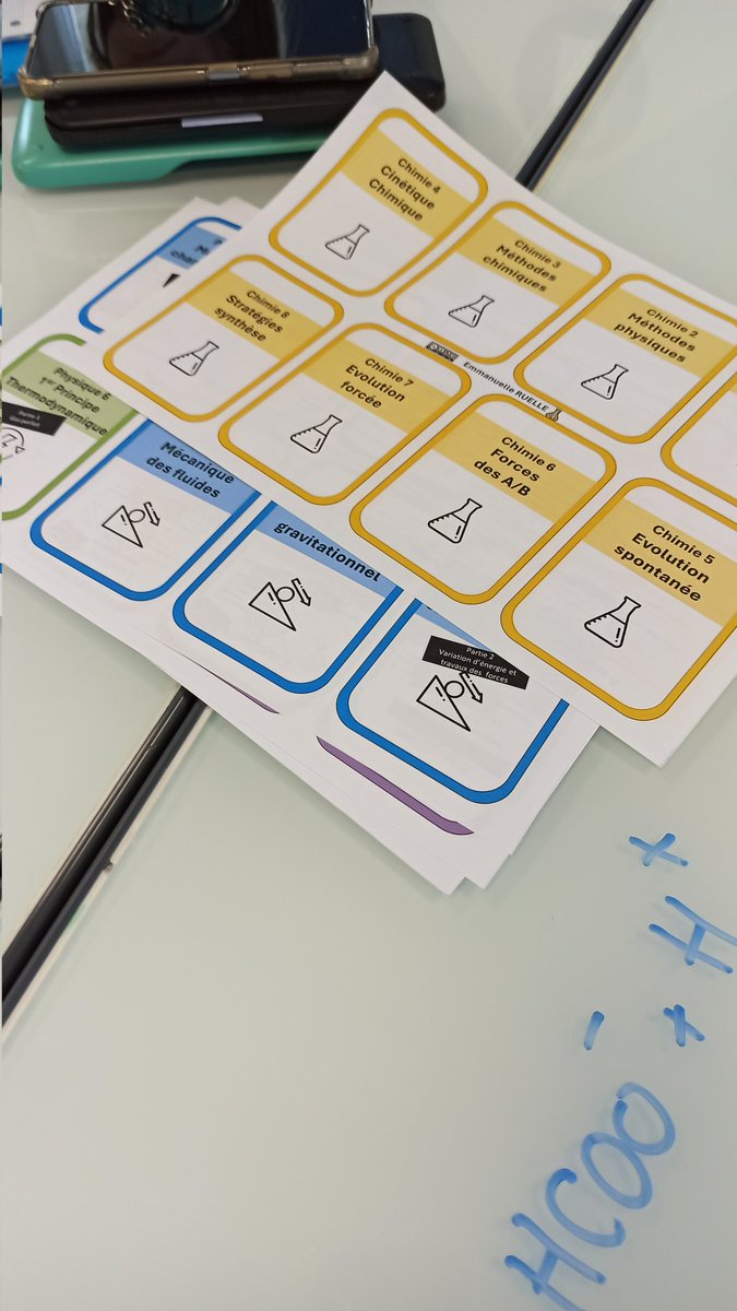 Prof_Mejean's tweet photo. Séance de révision du bac avec des élèves volontaires en Physique chimie. Ils sont même allés chercher des cartes de révision @ProfRuelle https://t.co/JnQetsLVdq