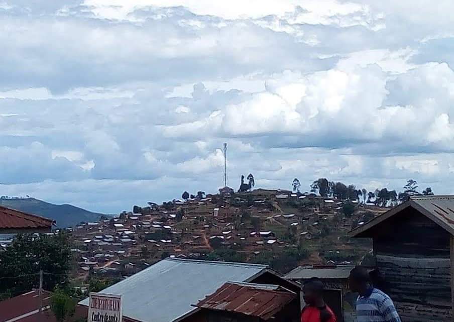 maozigabe's tweet photo. #RDC : AFFRONTEMENTS DEPUIS 4 HEURES DU MATIN ENTRE LES #FARDC ET LES #M23 APPUYÉS PAR LE #RWANDA À 6 KILOMÈTRES DE #KANYABAYONGA . DES COMBATS SE POURSUIVENT SUR UNE COLLINE SURPLOMBANT VERS #BULINDI INDIQUENT NOS SOURCES . LES BRUITS DES ARMES SE FONT ENTENDRE À #KANYABAYONGA . https://t.co/r4flgATIL7