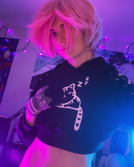 What do you like kissing boys or somethin 🐱 https://t.co/JePj1VTTxq