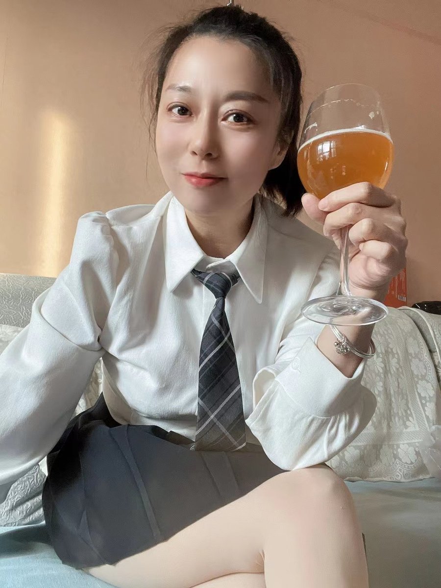 c909379's tweet photo. 熟女的骚不是骚   而是床🛏️的爱❤️ https://t.co/9osoXf4bP5