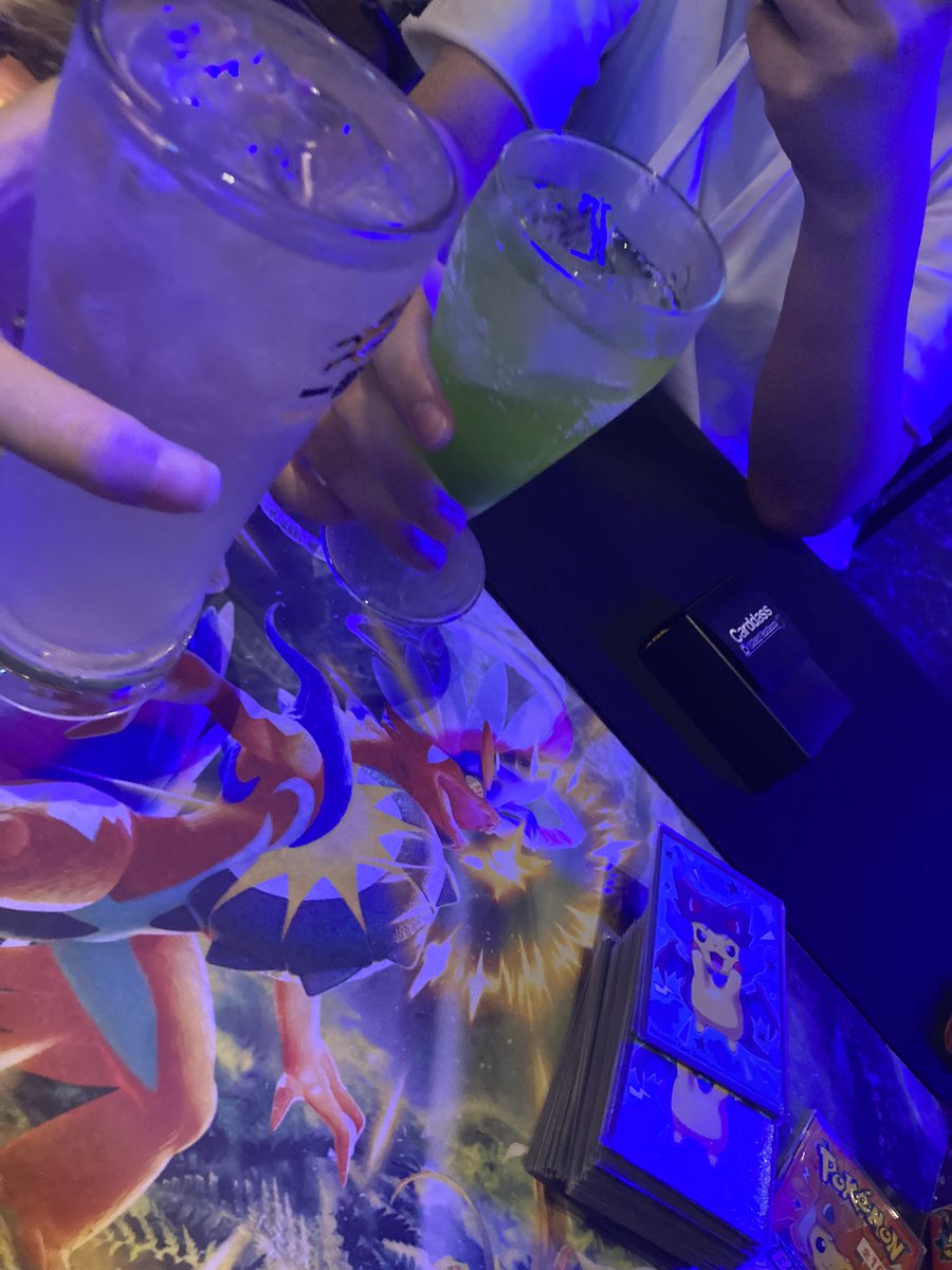 moachiiii's tweet photo. 今日横浜のポケカできるバーで働いてるんですけど、誰か来てくれませんか！？ https://t.co/mXT8oVWIDP