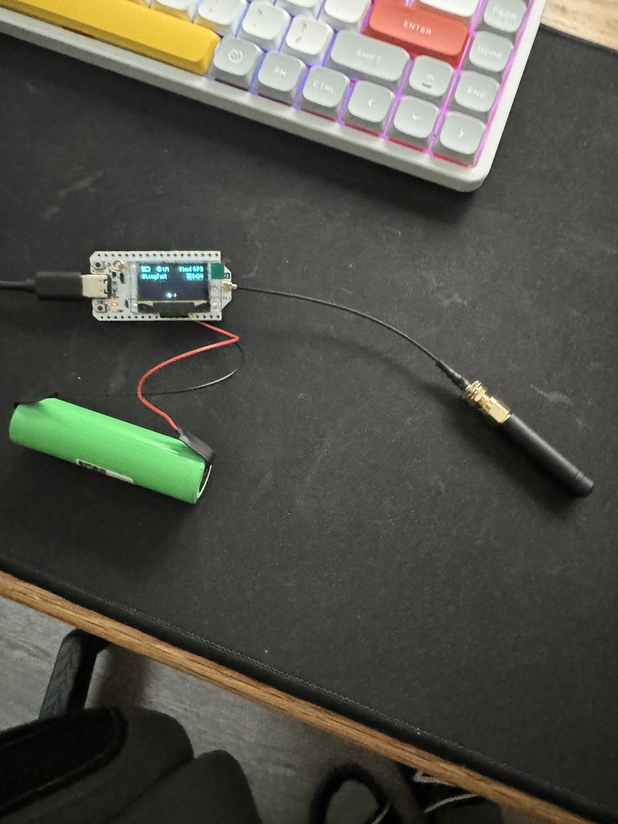 Twistacz's tweet image. Predevcirem dorazili veci na #meshstatic

Bohuzel se ukazalo ze baterka je nejaka vadna :( (diky @martin_velisek za rady a pomoc s debugem)