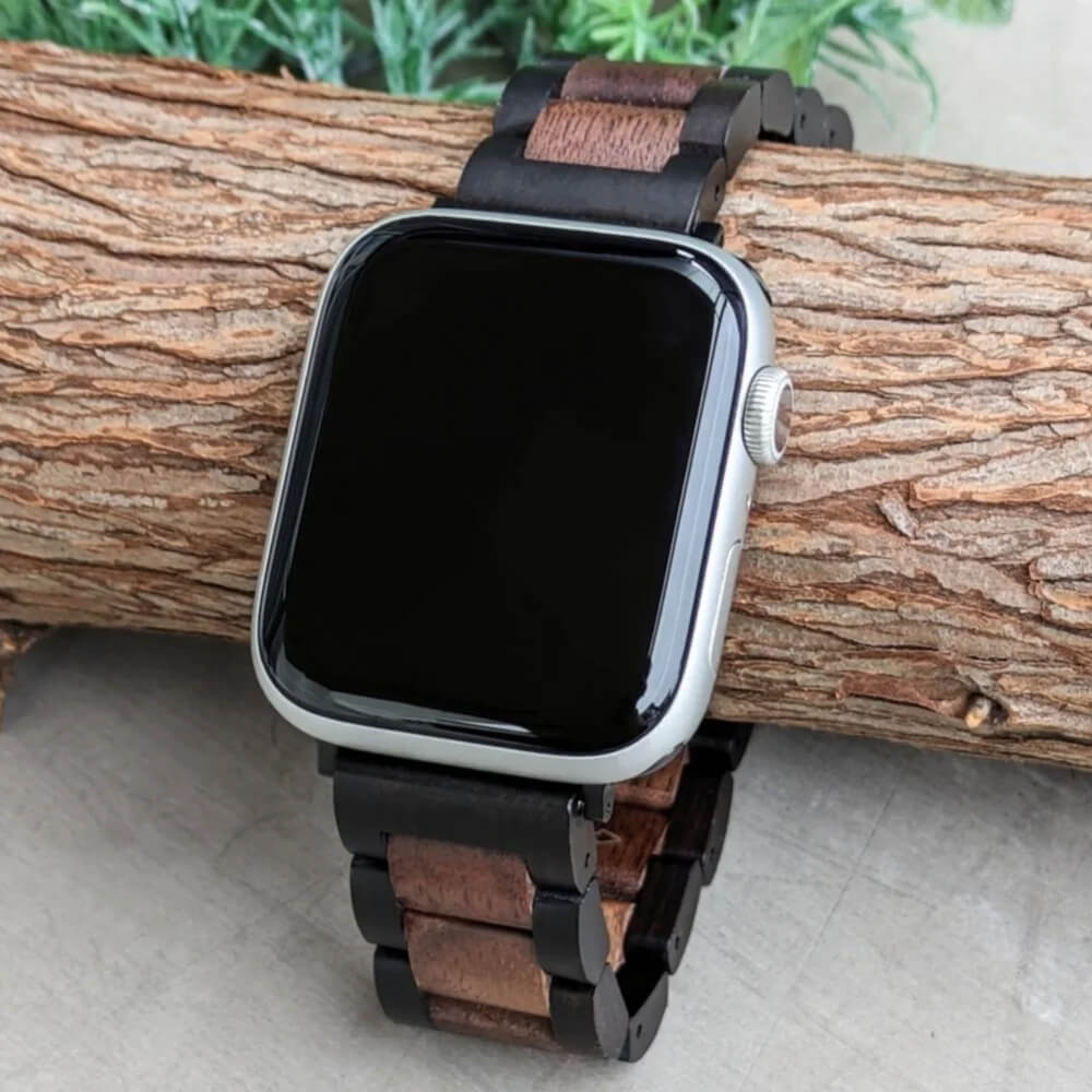 mokutopia_web's tweet photo. 【NEW】
#エボニーウッド と #クルミ の #アップルウォッチバンド のご紹介です 。
#AppleWatch 専用バンドを独自の技術によって天然木で製作することが出来ました。 #天然木 ならではの温もりある #木製バンド です。
https://t.co/jK8Xy53kOJ
#mokutopia #モクトピア #アップルウォッチ #木製 https://t.co/qAzN4h8Afc