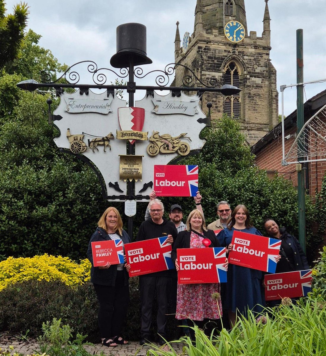 rebecca_pawley's tweet photo. Our team were out in #Hinckley last night speaking to local residents. 

Vote for change on July 4 🌹 #GeneralElection #HinckleyandBosworth https://t.co/iMNxidYSZF