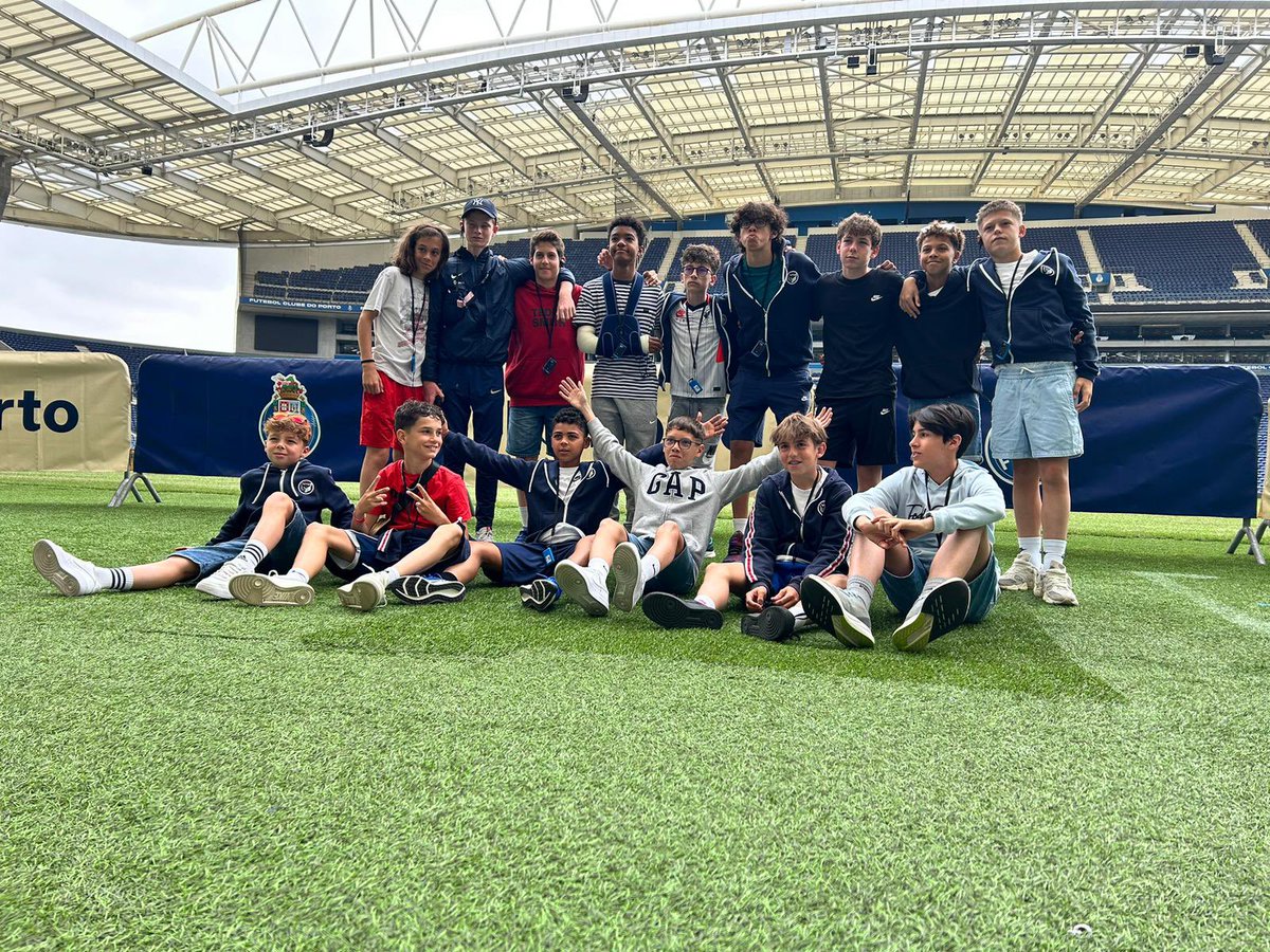 BPFC24's tweet photo. La semaine dernière nos U13 s’étaient envolés à Porto 🇵🇹

Baptême de l’air ✈️, matchs amicaux, visites, temps libre, encore de beaux souvenirs pour nos jeunes Bergeracois. 

📲 https://t.co/KJNCKAt7wj

#BPFC 🔵🔴 https://t.co/MmAXZwaGFd