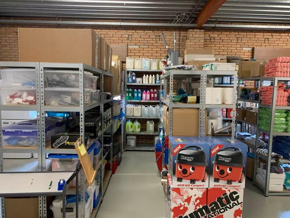 sanlynkro's tweet photo. Geachte relatie,De zomerperiode zit er weer aan te komen.Daarom willen we u graag op de hoogte brengen over het feit dat Sanlynkro(schoon) gewoon OPEN blijft.
De gehele zomer blijven wij bereikbaar want wij begrijpen dat het facilitaire werk doorgaat! Bestellingen@sanlynkroschoon https://t.co/wzrLIRdnsG