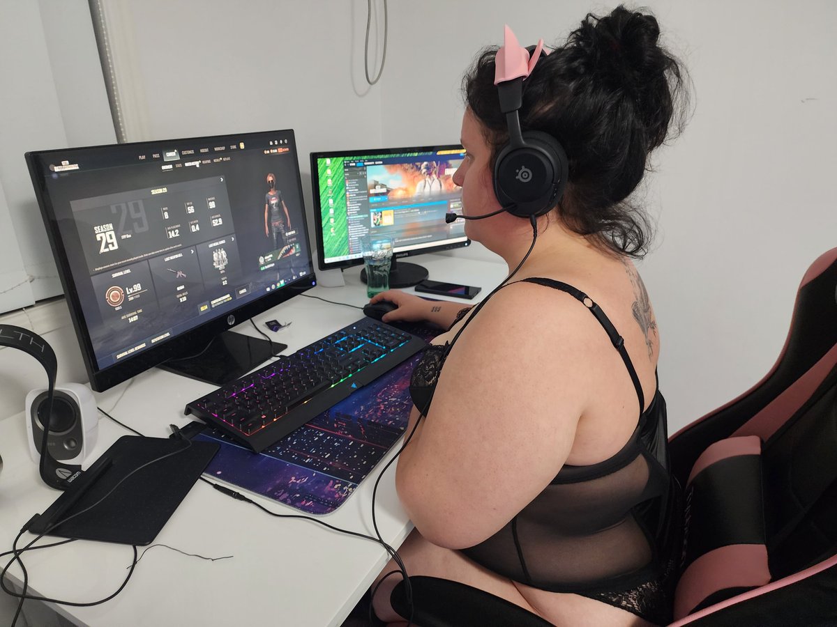 DapperLavish's tweet photo. Might be time for a new gaming chair 😉. Would you like to see more? 

https://t.co/9OP5BkOi1j 

#pcgaming #lingerie #pubg #of #ofgirls https://t.co/RsHzVWRUnp