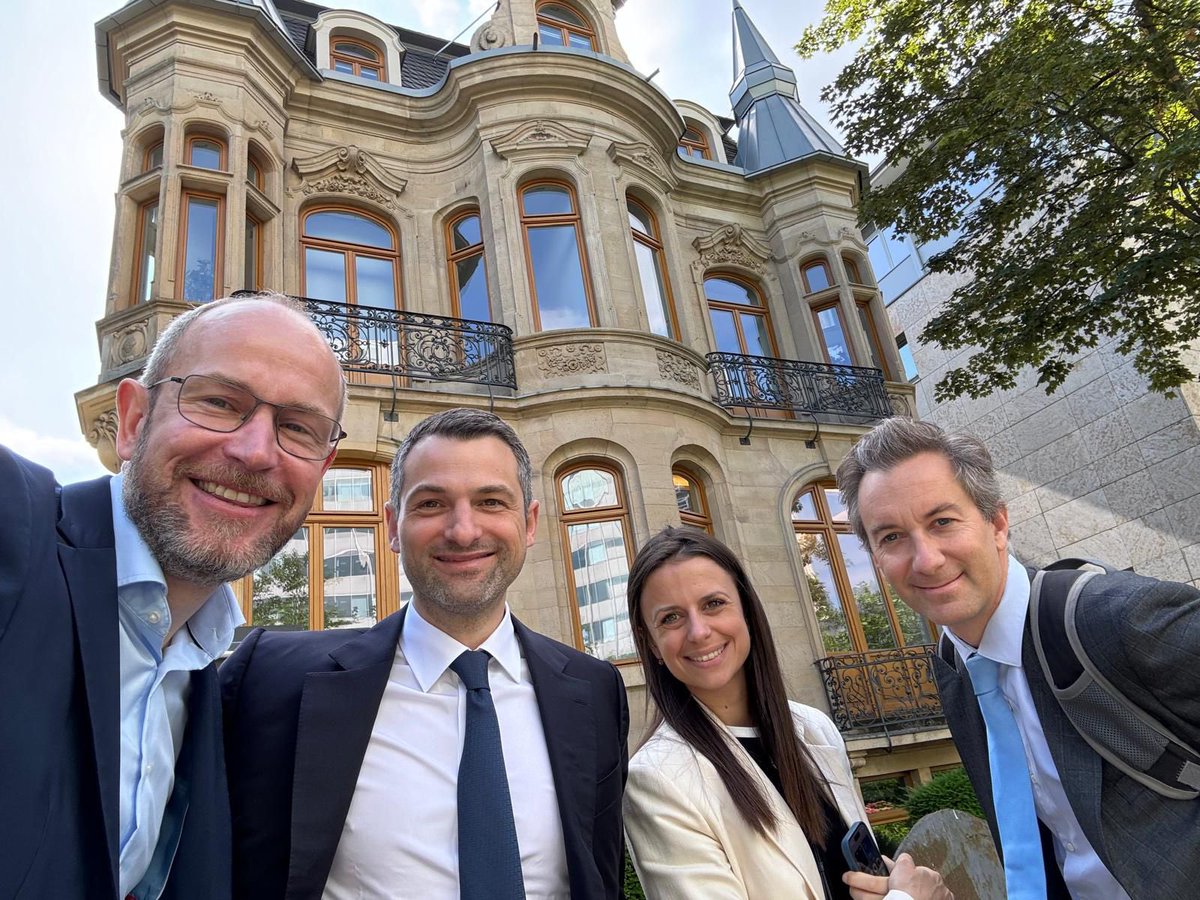 f_lesache's tweet photo. FRANCFORT I Au siège de l’association des entreprises allemandes cotées : échanges avec la Directrice Générale. Identité de vues sur le besoin d’un accès simple aux marchés des capitaux, harmonisation fiscale et juridique, facilitation cotation PMEs, titrisation.. 
🇩🇪🇫🇷🇪🇺@medef https://t.co/2TjBgn5Woh