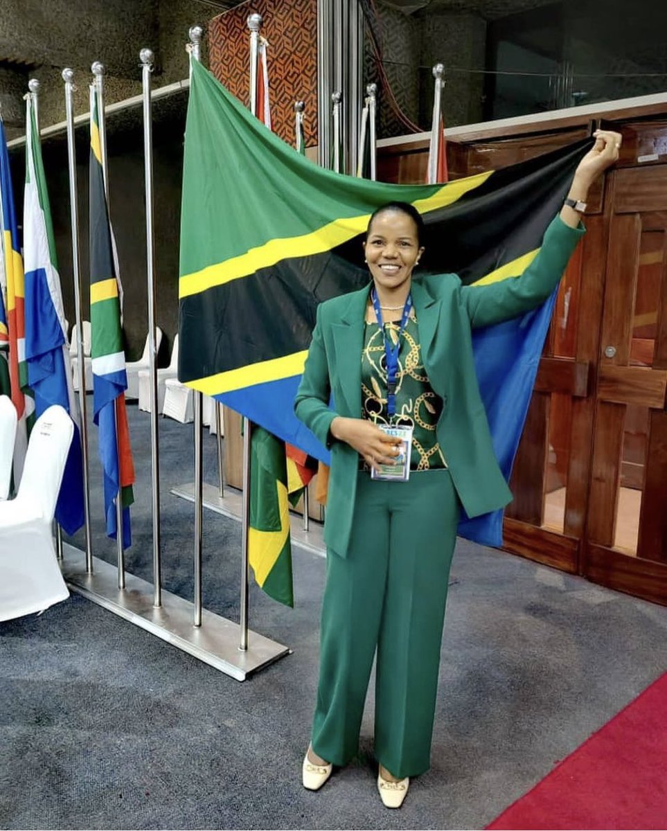 HKigwangalla's tweet photo. A very intelligent woman, Eng., MBA, PhD, Mbunge wa Bunge la Afrika Mashariki! The whole world was ahead of her, she simply was going to conquer the world with all the tools she had armed herself with. 

Hon. Dr. Shogo Richard Mlozi, wife to Prof. Sedoyeka, alikuwa Msaidizi wangu pale Wizara ya Maliasili na Utalii, akiwa Mkuu wa Chuo Cha Utalii. Actually, nilimteua mimi kutokana na CV yake, sikuwa hata namfahamu! Siku moja tu Maj. Gen. G. Millanzi, Katibu Mkuu wetu, alikuja na CV, akaniambia Mhe. tumteue huyu atusaidie pale NCT, nikatazama CV yake imeshiba, nikasema ‘why not?’, nikakubali. 

Leo ameitwa kwa bwana, kutokana na uzazi! Ni msiba unaoumiza sana. Unajua uzazi inapaswa kuwa tukio la furaha kwenye familia, siyo la majonzi. 

Pamoja na ndoto zangu za kuwa Mbunge siku moja, kilichofanya niingie Ubunge mapema ilikuwa mradi wa mama na mtoto, uliokuwa ukitekelezwa na taasisi ya Wanawake na Maendeleo (WAMA) mkoani Tabora, na mimi nikiwa Mtaalamu Mshauri (consultant) wao. 

Kiwango cha maternal death kilikuwa juu sana mkoani kwetu kiasi kwamba niliona kama viongozi waliopo hawako serious hivi. Nikasema acha niingie kupambana kusaidia kuokoa maisha ya wamama wa kwetu. 

Leo hii tunapolia msiba wa dada yetu, mwenye access ya huduma bora kabisa hapa nchini, pamoja na mafanikio makubwa kwenye sekta ya afya, bado naona kuna kazi kubwa zaidi ya kufanya kuwaokoa wazazi wa kule Ibelafinga, Mwandugwidako, Wanuwasoga, Wampembe na kwingineko. 

Kwangu haki za wanawake ziko moyoni sana, na ndiyo maana ukigusa eneo hili utasikia nishasimama kuongea. Hata uwe rafiki yangu wa karibu namna gani, hili ni eneo ukivurunda tu, tutatofautiana. 

Nakumbuka siku moja kwenye kikao cha Menejimenti pale Wizarani, alisema “Mhe. Waziri , nilipokuwa post-doc kule Finland, Professor wangu alileta thesis yako for review akitaka niisome, nilifurahi kukuta ni ya mwanasiasa wa nchini kwetu ambaye namjua.”

Siku moja alinifuata kuniomba ushauri kuwa anataka kugombea Ubunge na anataka nimfanyie ‘mentorship’. Kwanza, nikamuambia ‘Kwa umri wako na usomi huu, anzia EALA kwanza, then utakuja huku’. Alinisikia na nikampa ABCs za kugombea na hatimaye kushiriki kampeni zake mpaka aliposhinda. 

Leo she is no more jamani. Ni kama story ya jana tu! Kweli maisha yetu hapa duniani ni fumbo zito. 

I am deeply saddened by her demise! My condolences to mama Queen Mlozi, mumewe Prof. Sedoyeka, kaka yake Nsolo Mlozi, Wabunge Wenzake wa EALA, Wabunge wote wa Tanzania na ndugu na jamaa wote walioguswa na msiba huu. 

Pumzika kwa amani mdogo wangu Shogo. Kwa hakika kila nafsi itaonja mauti. 
#HK #Fighter #NjeYaBox #SiasaNiVitendo