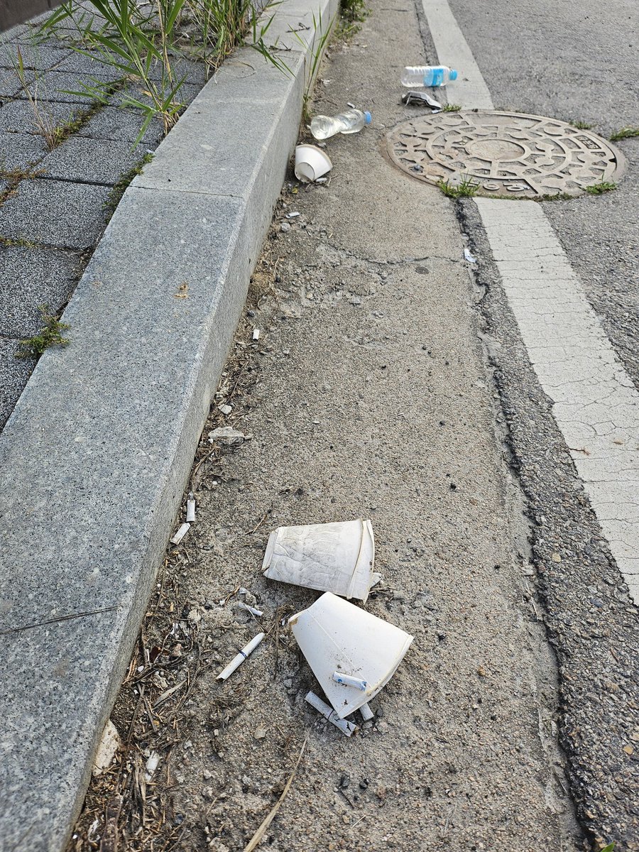wen5835's tweet photo. 垃圾处理干净啦～
#CleanUpChallege @cleanify_vet https://t.co/bU0JzbiWku