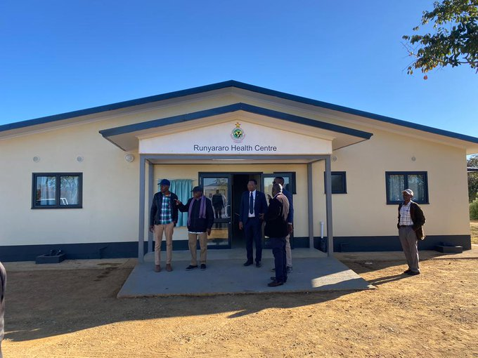 SimangalisoDub5's tweet photo. Exciting news for Chimanimani as VP @k_mohadi wil b unveiling the cutting-edge Runyararo Health Centre this Thur! This state-of-the-art facility is a crucial step in providing top-notch healthcare for #CycloneIdai survivors. Let's celebrate this milestone @MoHCCZim @Mug2155 https://t.co/vCkN4YbqxU