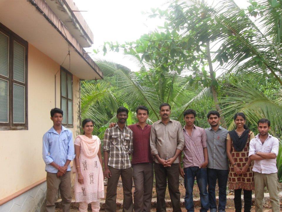 PR3MNT's tweet photo. 12 years ago…some interiors in Kasargode, close to Mangalore Border 😀 as part our our first year #mswinternship for #communitydevelopment students.
It was one hell of an experience to be a part of #jalanidhi - a project of @iprdkerala supported by @worldbank.
@OdicOutreach @rcps_rcss @SocialWorks #mswarrior #mswstudent #mswgraduate #bestfieldworkstudent 2011-2013.
@PR3MNT @aneeshsp173 #PuthigePanchayath #Kasargode