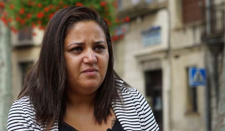 L'ex educadora social de Ripoll, Wafa Marsi, que em va acusar de fer discursos d'odi a <a href="/rac1/">RAC1</a>, detinguda per tinença d'un subfusell, una pistola automàtica i quilos i quilos de haxix...

La història posa a tothom al seu lloc...

Eh <a href="/jordibaste/">Jordi Basté</a>?