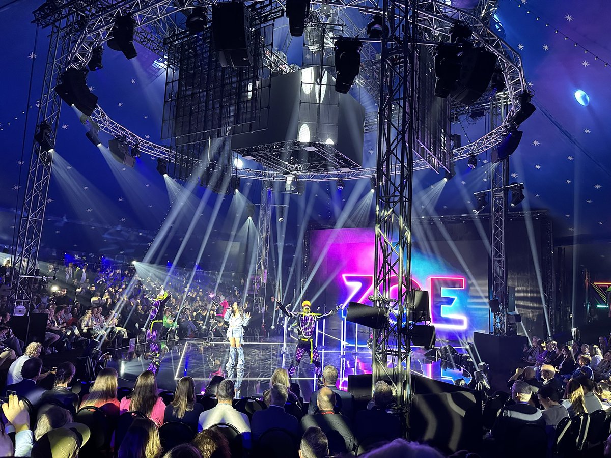 Zoe eröffnet das erste <a href="/ScreenforceDE/">Screenforce</a> Festival aller Zeiten 👍