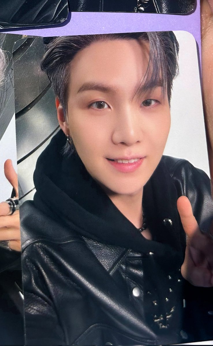 💌|| Carta e Photocard do #SUGA para FESTA 2024✨

🐱: Por favor, não se machuque, não fique exausto. Vamos esperar o dia em que nos encontraremos novamente! Estou com saudades de vocês, ARMYs!! Vejo você novamente em breve.

WE LOVE YOU YOONGI 
#슈가 #AgustD #BTS11thAnniversary