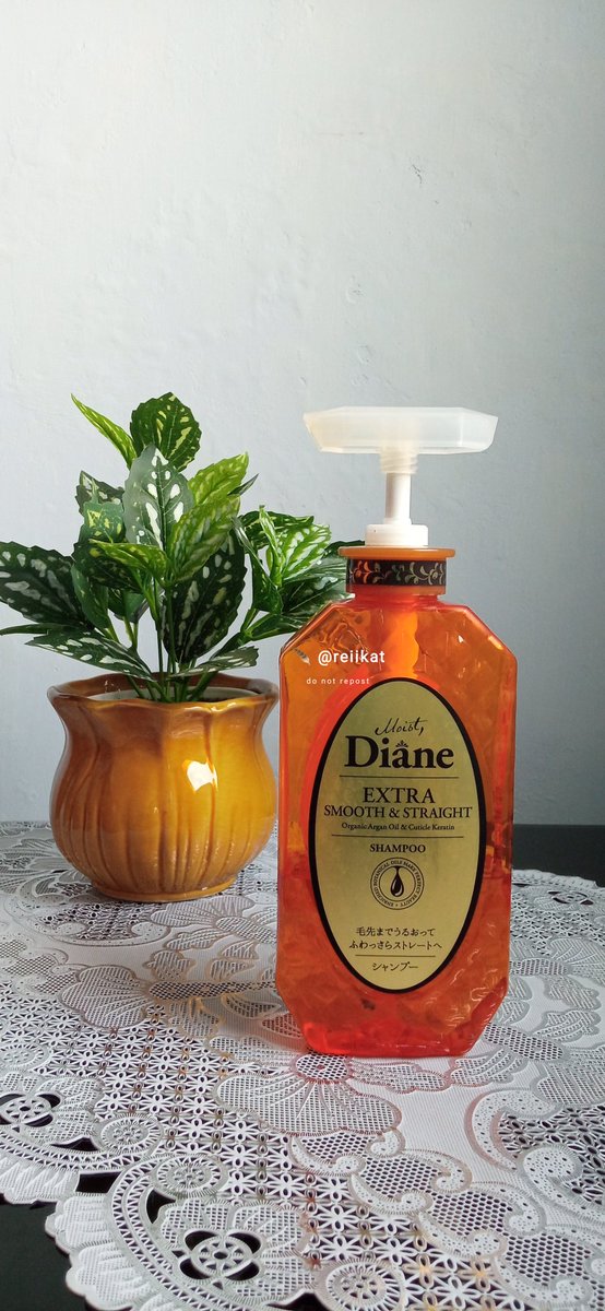 reiikat's tweet photo. Shampoo moist Diane varian orange, solusi buat para pejuang rambut kusut dan susah diatur. Apa yang membedakan shampoo Diane dengan shampoo lainnya? Simak penjelasannya.

- A Thread - https://t.co/Kq3uMK3V7w