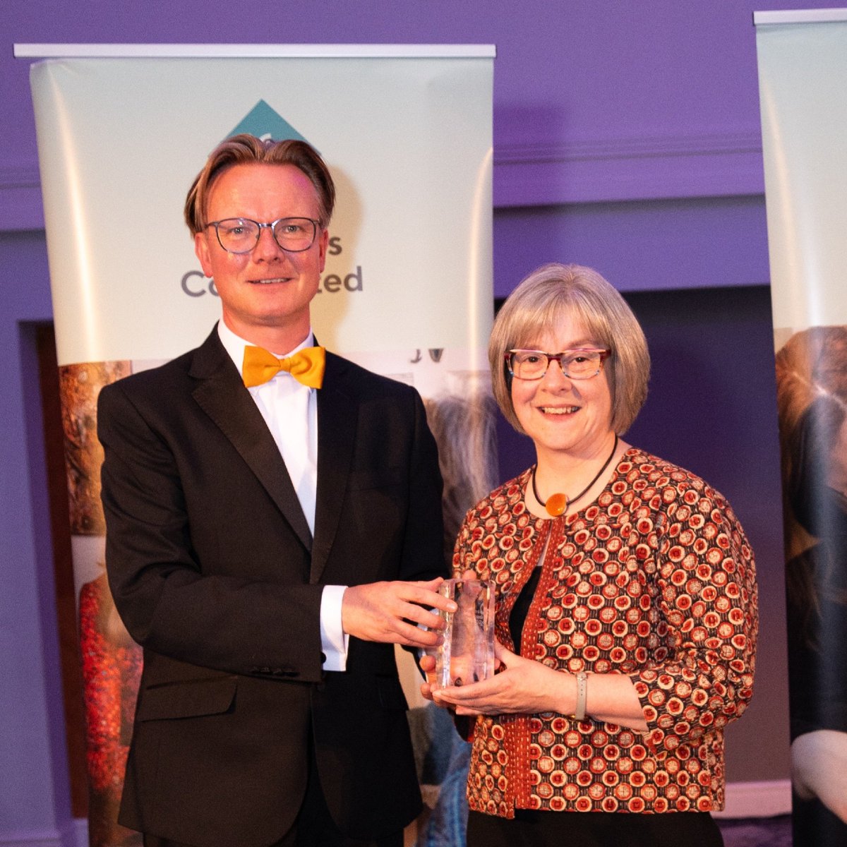 Epilog hyfryd i yrfa hapus! Diolch i Ed Jewell ac i bawb yn <a href="/LlyfrgellDinb/">Llyfrgelloedd Sir Ddinbych</a> a thu hwnt am y cydweithio.
A lovely epilogue to a happy career! Huge thanks to Ed Jewell and everyone at <a href="/DenbsLibs/">Denbighshire Libraries</a> and beyond for the joint working.
