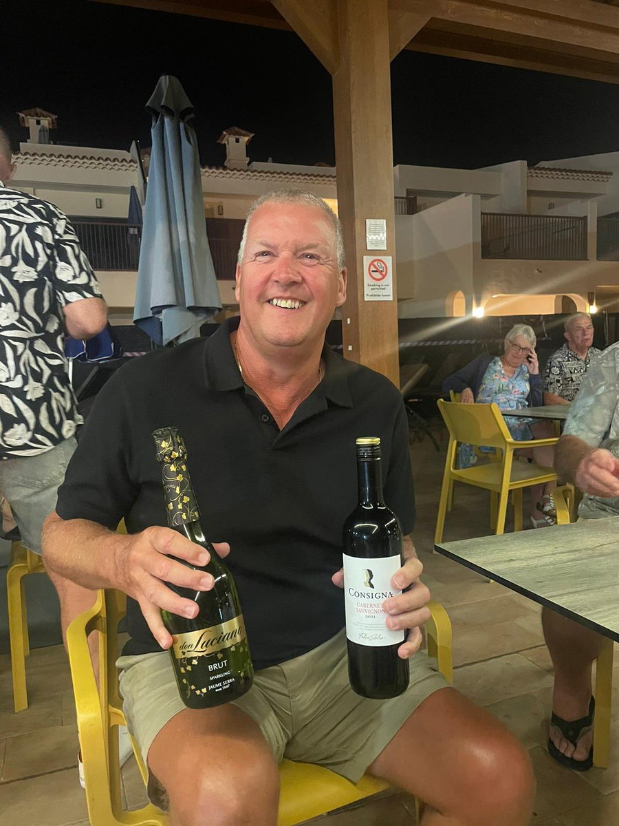 Carlota_Pkent's tweet photo. Congratulations Simon 👏🏼👏🏼 Last night raffle WINNER🏆
 
Thank you everyone for taking part 💖

#RoyalSunsetBeachClub https://t.co/OgW48HkVGe