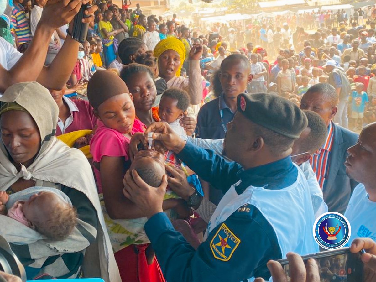 DPJINCCN_NK's tweet photo. Aux côtés de l' AT et MCZ de Nyiragongo, le Chef de @DPJINCCN_NK Mr @guy_kibira vient de faire le lancement de la campagne de vaccination contre la #Poliomyelite en invitant tous les parents à faire vacciner leurs enfants et à les protéger contre cette maladie.
#StopPolio https://t.co/YR5kszuRKG
