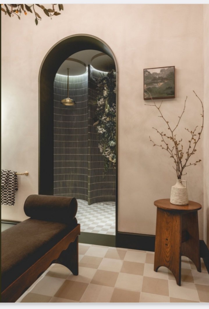 Helenintgarden's tweet image. #ThreeThingsThursday #Gratitude
1) being persistent &amp;amp; getting 2nd quotes has saved us £2,000 on home maintenance 🛠
2) someone is going to dig an archaeology pit in our garden next month 🏺
3) some of our witch hazel is in a fancy exhibition in London