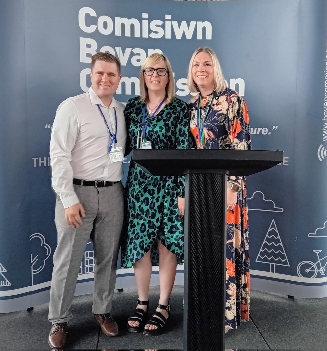 chris_richards2's tweet photo. Representing @HywelDdaHB at the @SeneddWales @HarriesHels @RachellewisAHP presenting the PACT service at #BevanExemplarShowcase #BevanExemplar https://t.co/RFvHfo6O08