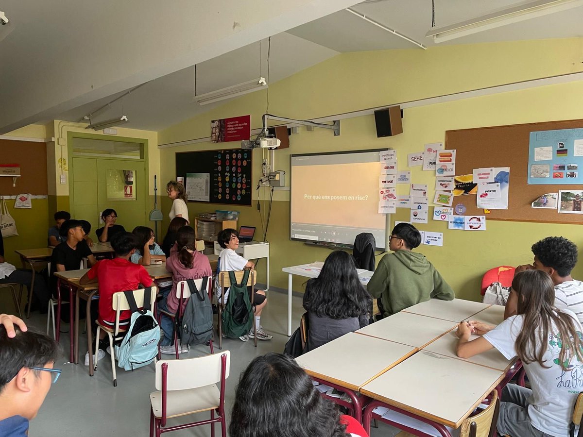 Projecte FEDE ITS (@projectefedeits) on Twitter photo Ahir les companyes del <a href="/ProjecteFEDEITS/">Projecte FEDE ITS</a> del #CAPGòtic van continuar el treball de camp al <a href="/vedrunaangels/">Vedruna Àngels</a> a 2n de ESO. Gran equip 💪 !!!!! I mol agraïts a l'alumnat i professorat per la seva participació 👏 <a href="/icscat/">ICS. Generalitat</a> <a href="/COIBarcelona/">Col·legi d'Infermeres i Infermers de BCN (COIB)</a> <a href="/AIFICC/">AIFICC</a> <a href="/CAMFiC/">🌳CAMFiC</a> @apicsbcn <a href="/infermeria/">Infermera virtual</a> #ITS Ahir les companyes del <a href="/ProjecteFEDEITS/">Projecte FEDE ITS</a> del #CAPGòtic van continuar el treball de camp al <a href="/vedrunaangels/">Vedruna Àngels</a> a 2n de ESO. Gran equip 💪 !!!!! I mol agraïts a l'alumnat i professorat per la seva participació 👏 <a href="/icscat/">ICS. Generalitat</a> <a href="/COIBarcelona/">Col·legi d'Infermeres i Infermers de BCN (COIB)</a> <a href="/AIFICC/">AIFICC</a> <a href="/CAMFiC/">🌳CAMFiC</a> @apicsbcn <a href="/infermeria/">Infermera virtual</a> #ITS