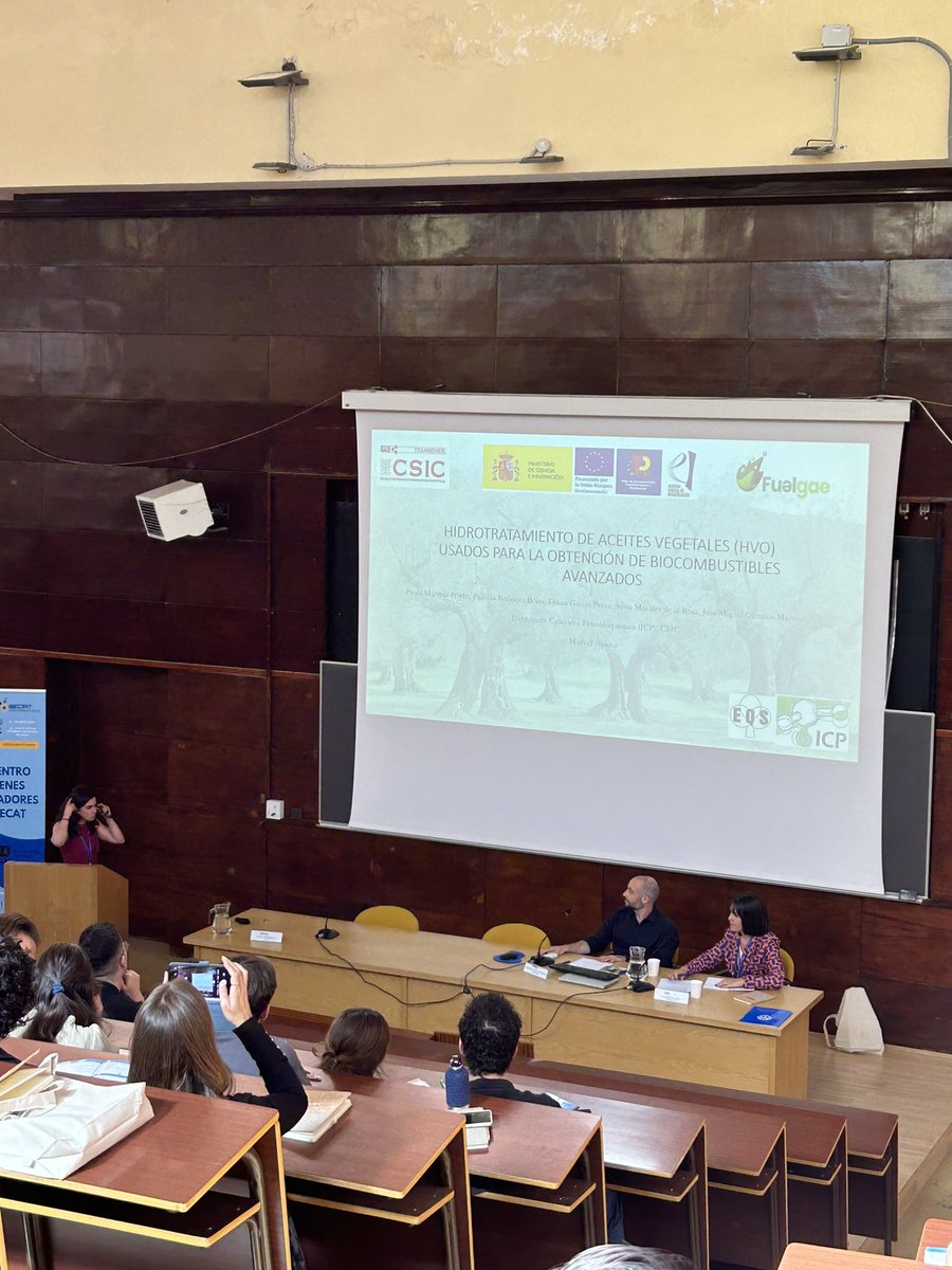 JJII2024's tweet photo. Seguimos con la Sesión III de Orales donde el tema principal ha sido la Química Computacional y el Hidrotratamiento de Aceites Vegetales. https://t.co/VfCUBgtSqN