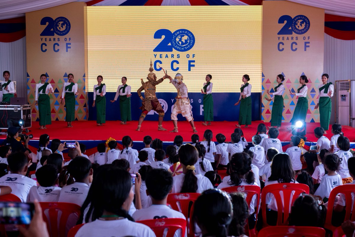 Tweet4CCF's tweet photo. A great student performance that captivated the audience with their rendition of the empowering song, "Khmer Can Do It." Their performance was nothing short of extraordinary, leaving everyone in awe.
#20YearsofCCF https://t.co/R7RrIOGuyO