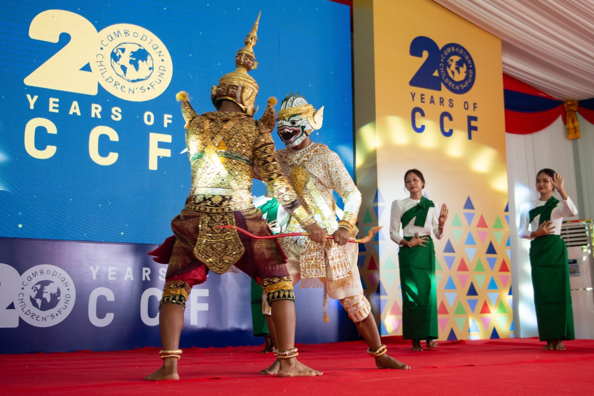 Tweet4CCF's tweet photo. A great student performance that captivated the audience with their rendition of the empowering song, "Khmer Can Do It." Their performance was nothing short of extraordinary, leaving everyone in awe.
#20YearsofCCF https://t.co/R7RrIOGuyO