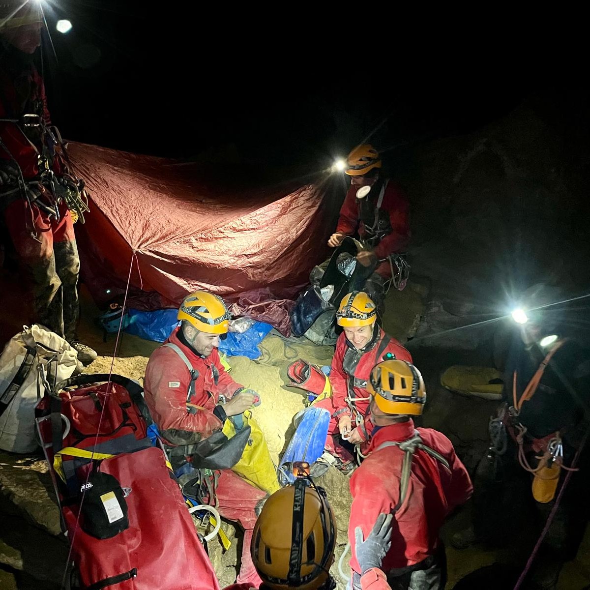 Prefet65's tweet photo. #SecoursSpéléo 👨‍🚒 | Les services de secours ont été alertés, le vendredi 7 juin à 17h30, afin de #secourir un adolescent qui s’est blessé dans la salle Bourdon de la #grotte de la Bouhadère à Saint-Pé-de-Bigorre.

📸 @SDIS65 https://t.co/nDKOuXOAng