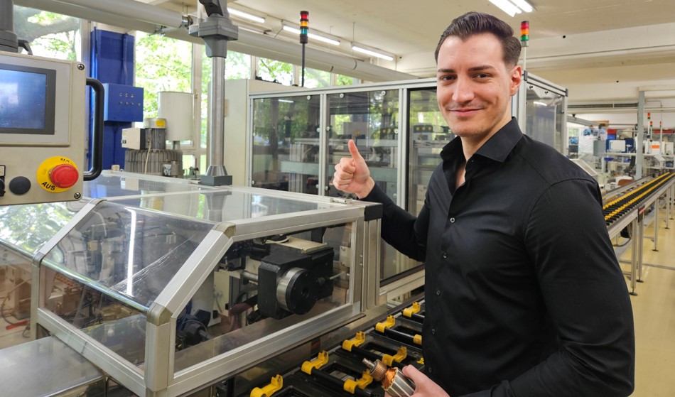 🎉 Willkommen zurück, Baris Yildiz! 🎉
Wir freuen uns sehr, dich wieder im <a href="/Groschopp_AG/">Groschopp AG Drives & More</a> -Team begrüßen  zu dürfen.  Auf eine gute  Zusammenarbeit und viele gemeinsame Erfolge! 👏‍👨‍🔬👨‍🎓