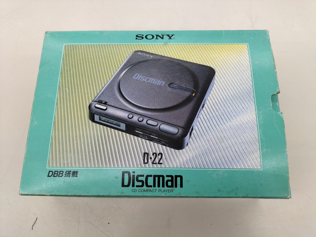 ho_numadu's tweet photo. 大変貴重な品を買い取りさせていただきました！SONYのPCDP、D-22 です！！
なんと箱・取扱説明書等全て付属していますが……動作せず…！！😭
ジャンク品として買取させていただきました！
押入れの奥や物置に思わぬお宝が眠っているかもしれません！買取はぜひハードオフまで！
#ハードオフ
#ジャンク https://t.co/TMHS0cMzL6