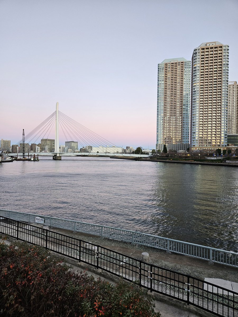 midnight_walk08's tweet photo. 夕暮れの景色と心地よい風🌆 https://t.co/swqPRyMhlJ