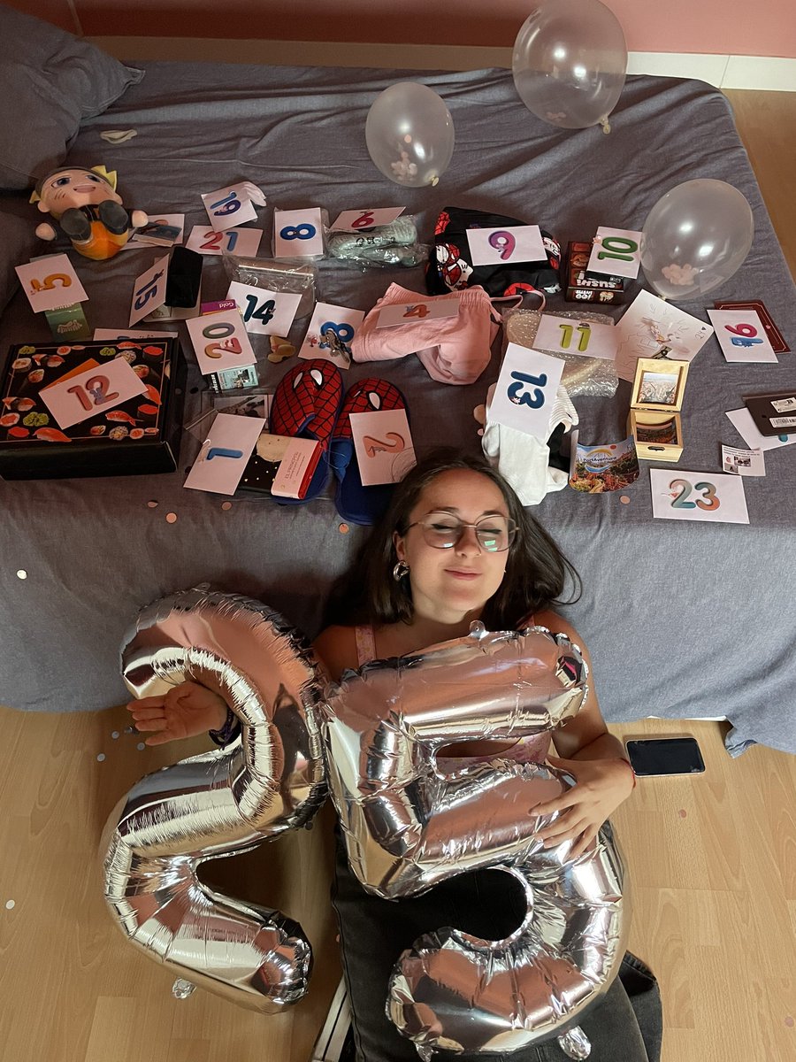 Ayer la 🐭 me hizo 25 regalos por mi cumpleaños. Todos con un significado, todos igual de especiales. Gracias por el entusiasmo que le pones a cada detalle con el objetivo de hacerme feliz, no puedo tener más claro que mi vida siempre irá ligada a la tuya.

Te quiero mucho Noe 🩷