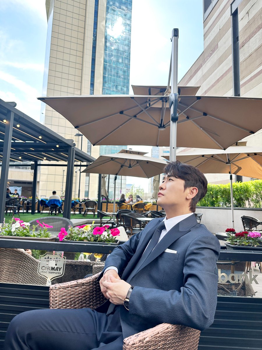 YOUNGTAK_ABYSS's tweet photo. [📸]

수트탁💙

#영탁 #YOUNGTAK https://t.co/JiWb1A70TO