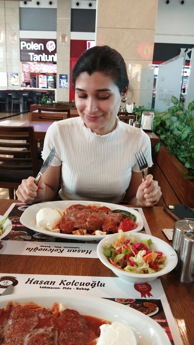 merryemre's tweet photo. Sizin de arkadaşınızın canı sabahın köründe iskender çekiyor mu..🍴 
@bazeneliftir https://t.co/9qhgob0xmC