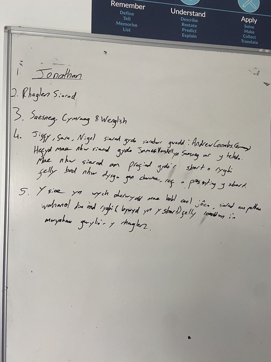 Gwaith pontio hyfryd gan Blwyddyn 12. <a href="/BOLHS_6FORM/">BOLHS_6Form</a> students watching <a href="/S4C/">S4C 🏴󠁧󠁢󠁷󠁬󠁳󠁿</a> and discussing their thoughts and ideas. All linking to Uned 5 of Year 13! 🏴󠁧󠁢󠁷󠁬󠁳󠁿 <a href="/JonathanS4C/">JONATHAN</a> <a href="/boomcymru/">Boom Cymru</a> #creisis #ycoridor #cymruwylltgudd <a href="/BOLHS_Cymraeg/">Cymraeg</a>