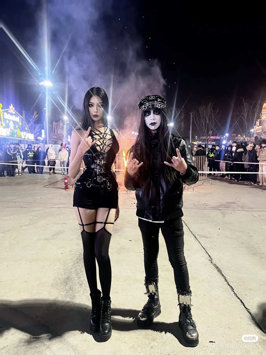 chenli202001's tweet photo. Our corset buyers are all so cool. https://t.co/4CgxgxufFw