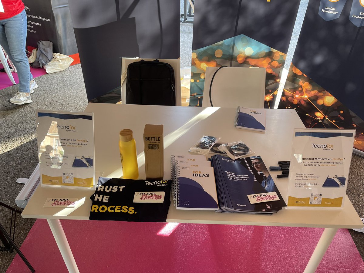molero_marina's tweet photo. Cerramos temporada de eventos en el #CTOSummit @geeksctosummit!
Con stand de @TecnoFor by @sngular.
Ven a vernos y a jugar a la ruleta! https://t.co/0YBQCkOX8b