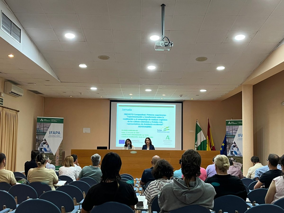 IfapaJunta's tweet image. El #IFAPA traslada al sector su experiencia para #compostar los residuos orgánicos de #frutales y cultivos #extensivos de #Andalucía 

Se ha instalado una planta experimental de #CompostAnd para transferir el conocimiento a los agricultores🧑‍🌾

🔗Léelo en: lajunta.es/4v986