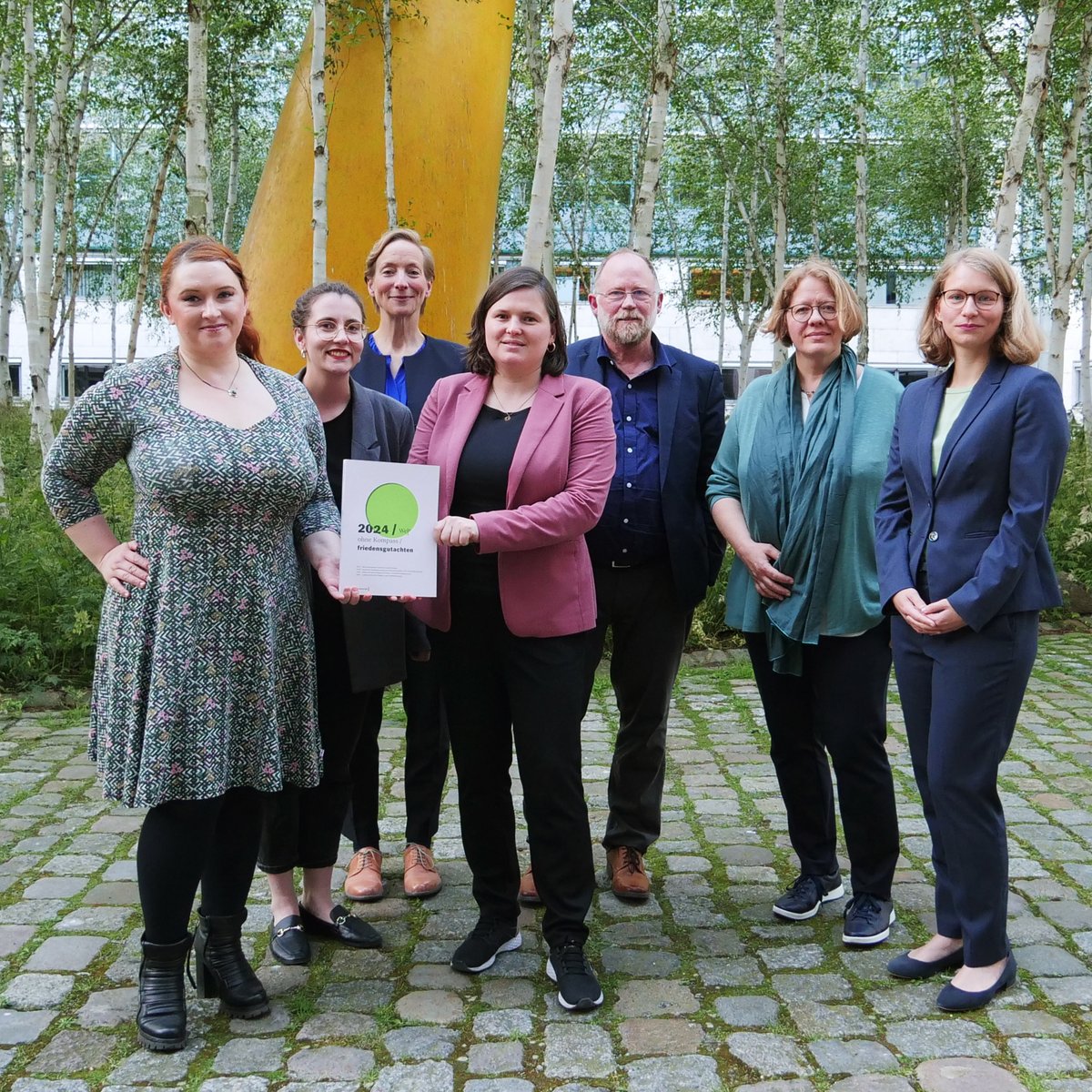 Vielen Dank für die so engagierte Diskussion zum #Friedensgutachten zu später Stunde &amp; die Einladung <a href="/GrueneBundestag/">Grüne im Bundestag 🇪🇺🏳️‍🌈</a> <a href="/agnieszka_mdb/">Agnieszka Brugger</a>!  Wir konnten nicht nur unsere Einschätzungen &amp; Empfehlungen für  einen friedenspolitischen Kompass teilen, sondern auch viele Impulse  mitnehmen.