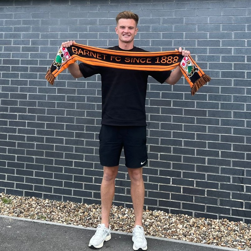 BarnetFC's tweet photo. Midfielder Mark Shelton becomes Dean Brennan's ninth signing of the summer

#BarnetFC🐝