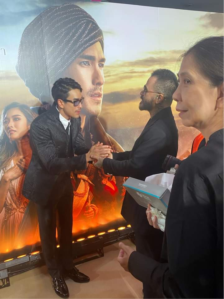 พึ่งได้อ่านที่พี่วิทย์เอเอฟเขียนถึงณเดชน์ในบทชาริฟ   facebook.com/share/p/mqV8qE…