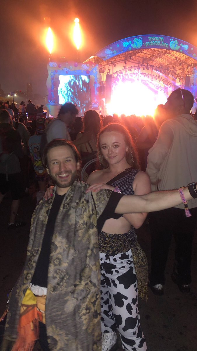 QveenBeckoo's tweet photo. I love you even when you lose my glasses at a music festival https://t.co/dmdTNofHBH
